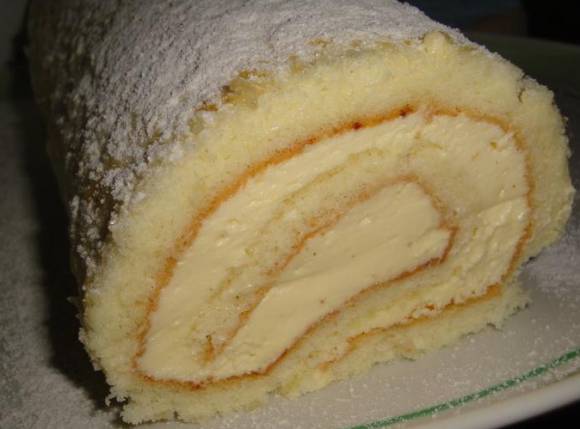 Sponge roll with custard