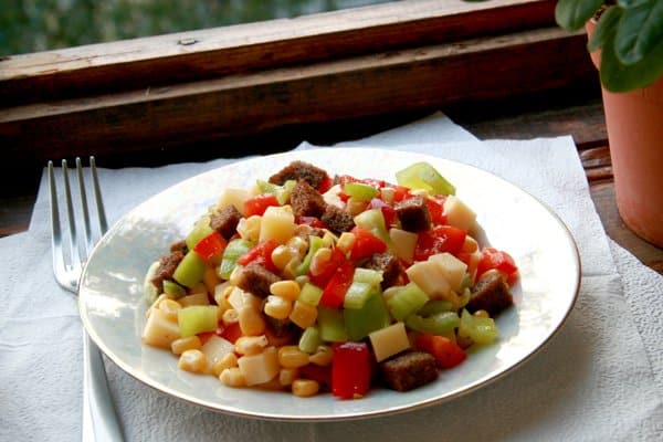 Salade de poivre, fromage et maïs