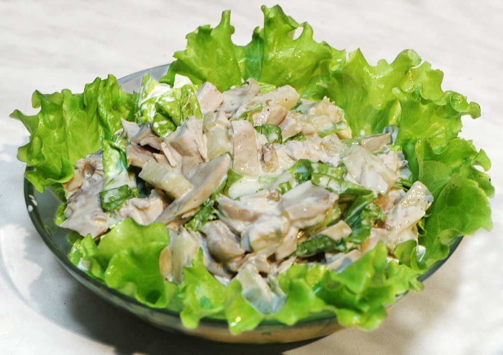 Salades de champignons pour la table du Nouvel An