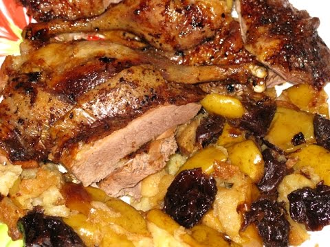 Duck with apples and prunes