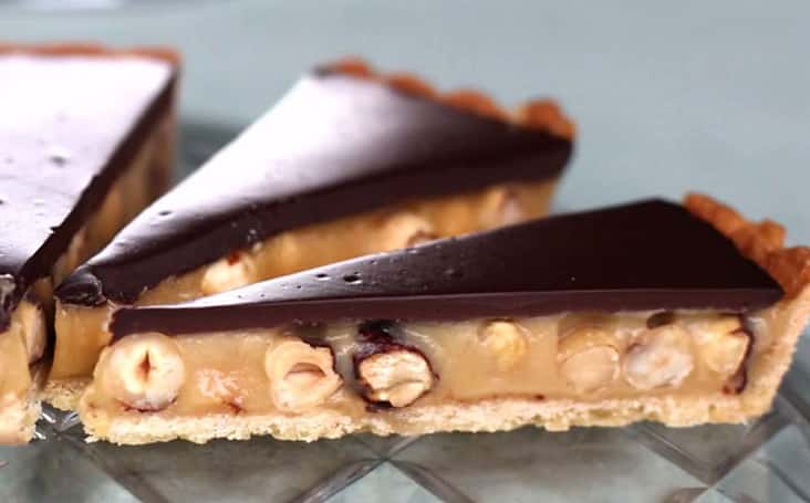 Caramel-nut dessert without baking