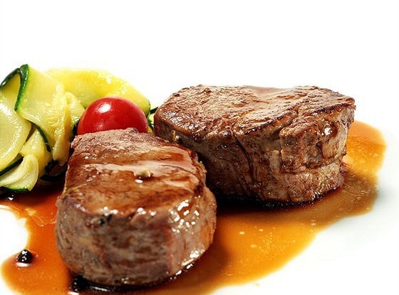 Beef medallions with tangerines