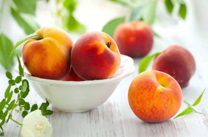 peaches in a bowl