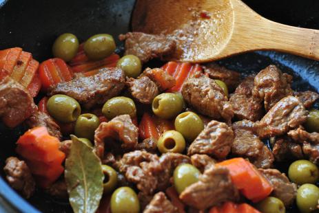 Beef stew with olives