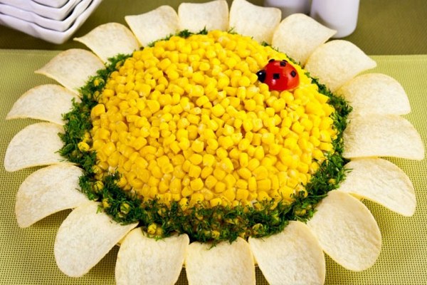 Girasol de hojaldre con maíz y chips