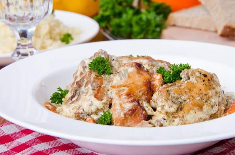 Braised rabbit in sour cream