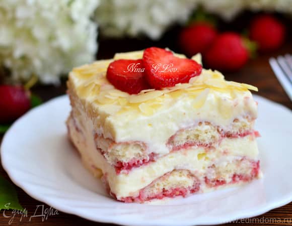 Strawberry tiramisu with cookies