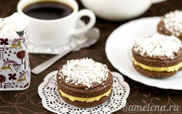 Coffee sandwich cookie