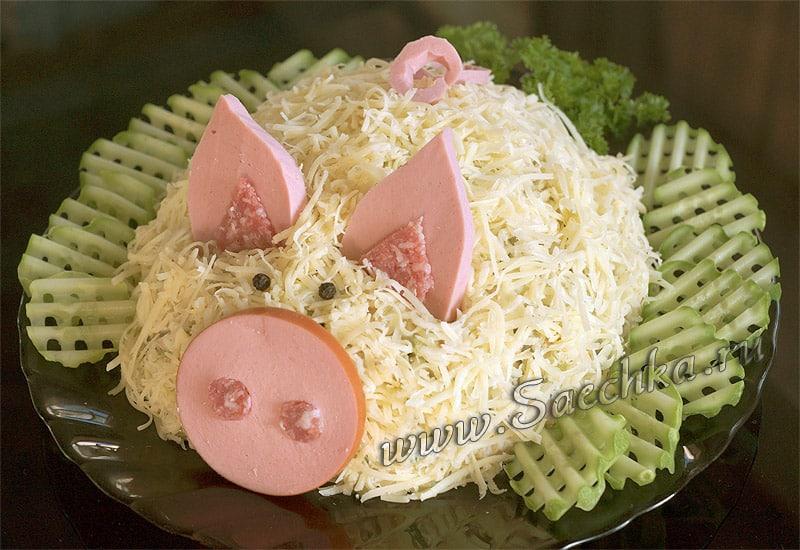 Pig-shaped salad