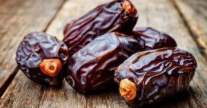 How to determine the presence of worms in dates, and whether they are dangerous, the rules for choosing a product