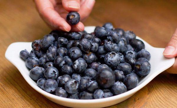 bowl of blueberries