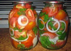 11 best recipes for pickled tomatoes with onions for the winter