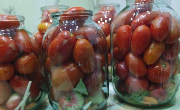 Tomatoes with apples