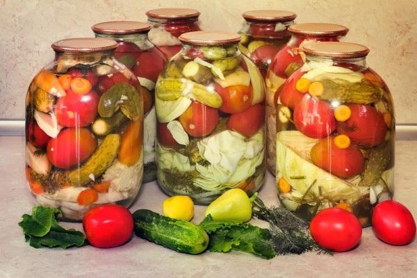 latas de espacios en blanco