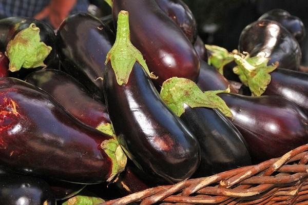 aubergine dans un panier