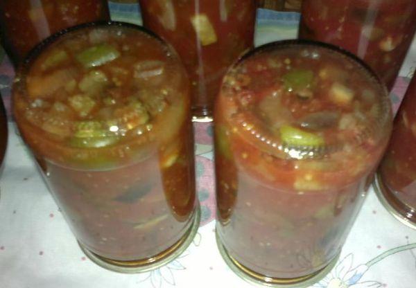 Berenjena en tomate y cebolla