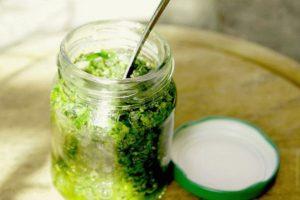 4 recettes pour mariner les oignons verts pour l'hiver dans des bocaux