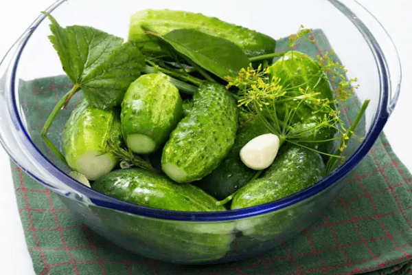 une assiette de légumes