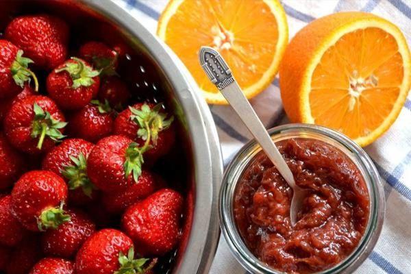 naranja con fresas