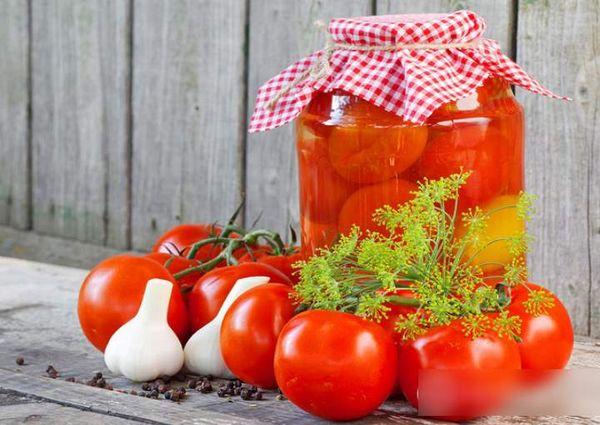 mettre des tomates en conserve