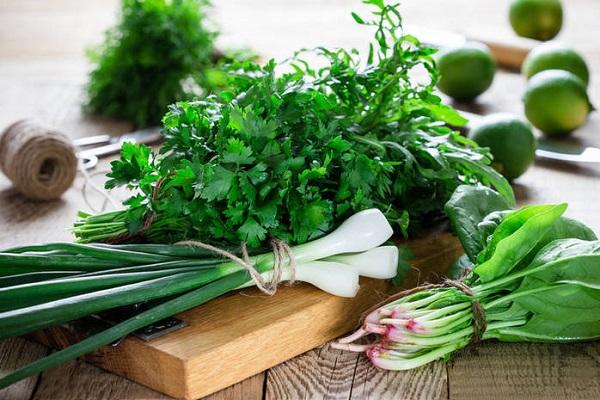 récolte des légumes verts