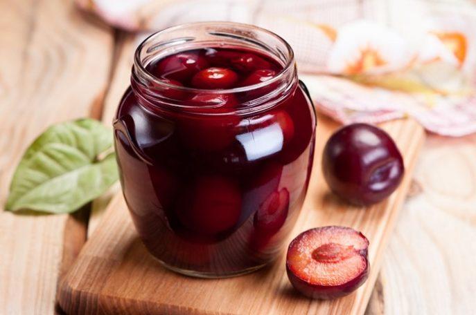 prunes marinées pour l'hiver