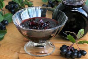 3 delicious recipes for chokeberry jam with cherry leaves for the winter