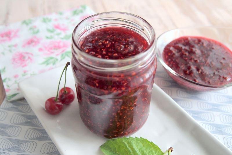 mermelada con cerezas y grosellas