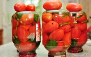 3 recipes for pickling tomatoes with ground black pepper for the winter