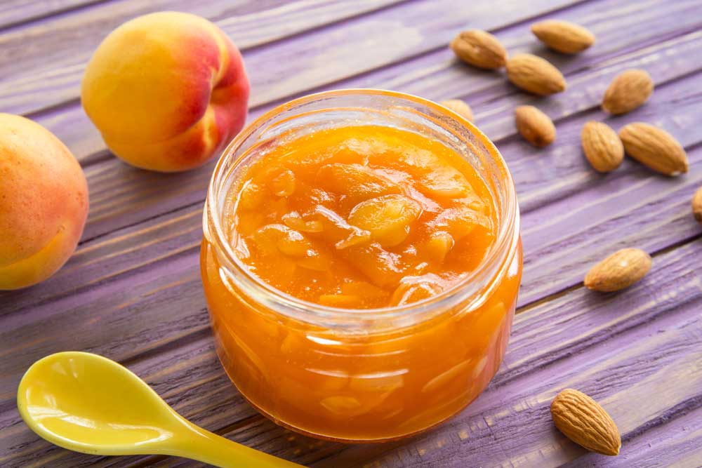 confiture d'abricots aux amandes