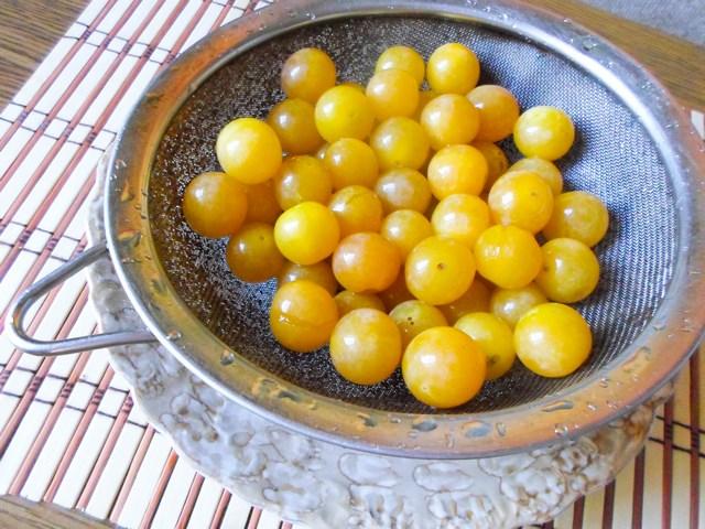 cuisson des prunes de cerise pour la congélation