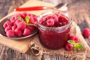 8 meilleures recettes pour récolter des framboises pour l'hiver sans cuisson