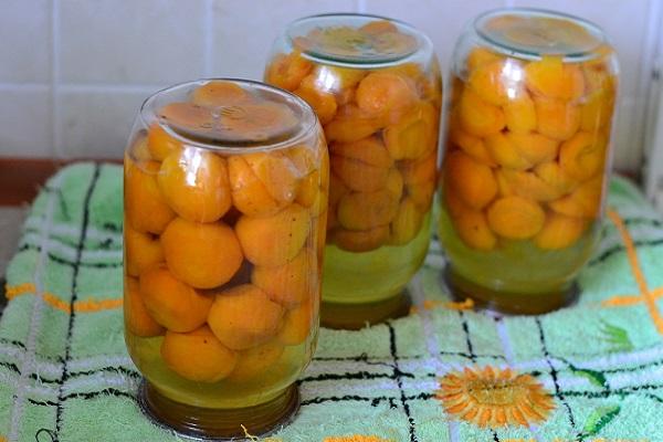 compote in a jar