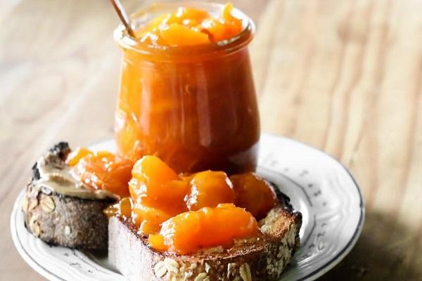 confiture sur pain