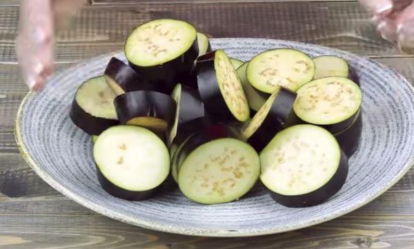 aubergine sur une assiette