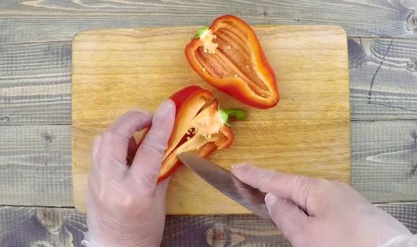 slicing pepper