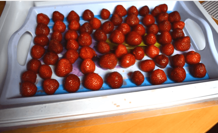 defrosting strawberries