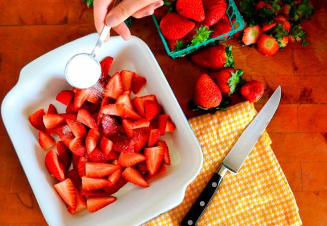 preparing strawberries