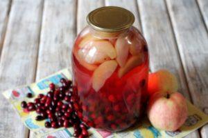 Stapsgewijs recept voor het maken van kornoelje en appelcompote voor de winter