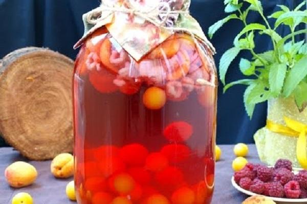 apricots in a jar