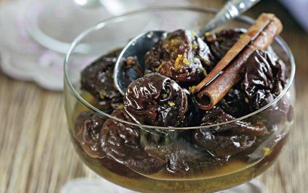 prunes with cinnamon