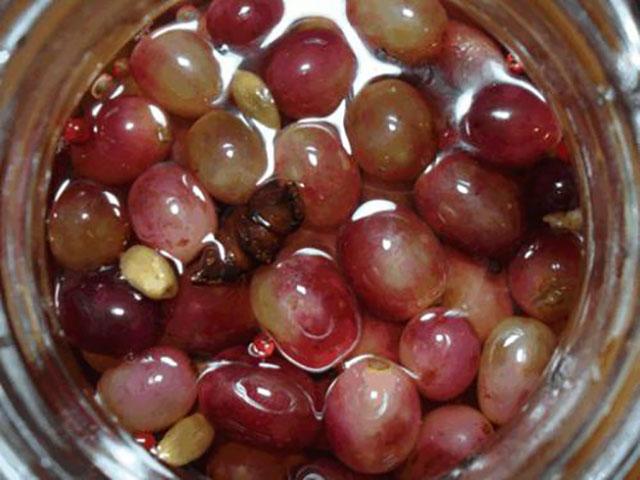 uvas en escabeche