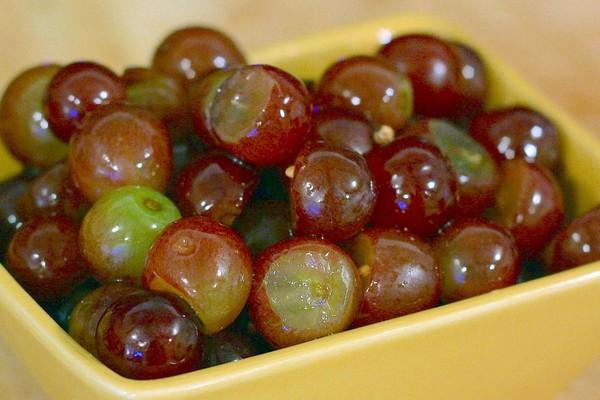 uvas en escabeche