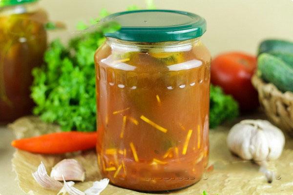 pepinos con salsa de tomate