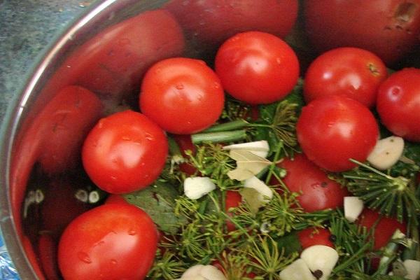 salting tomatoes