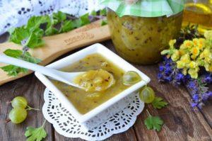 La receta original para hacer mermelada de grosella espinosa con menta para el invierno.