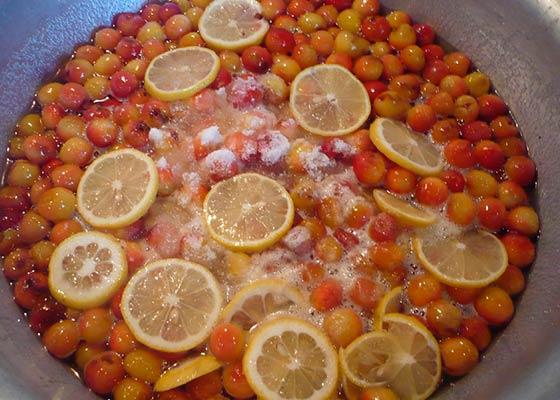 jam with heavenly apples and lemon