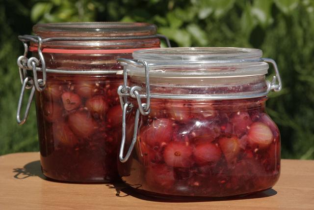 raspberries with gooseberries