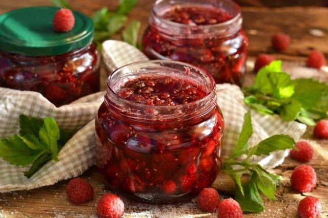 jam with raspberries and strawberries