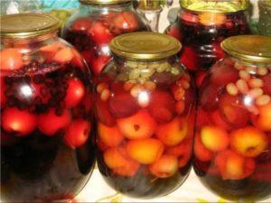 TOP 4 recipes for making berry compote for the winter without sterilization